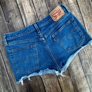 💙✨ Levi’s 501 High-Rise Cutoff Denim Shorts — Size 28 ✨💙